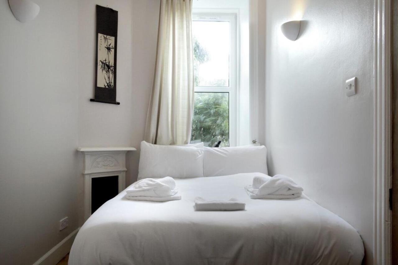 Central And Spacious 2 Bedroom Flat With Garden エディンバラ エクステリア 写真
