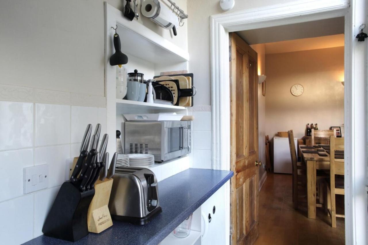 Central And Spacious 2 Bedroom Flat With Garden エディンバラ エクステリア 写真