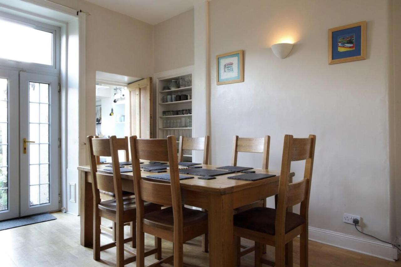 Central And Spacious 2 Bedroom Flat With Garden エディンバラ エクステリア 写真
