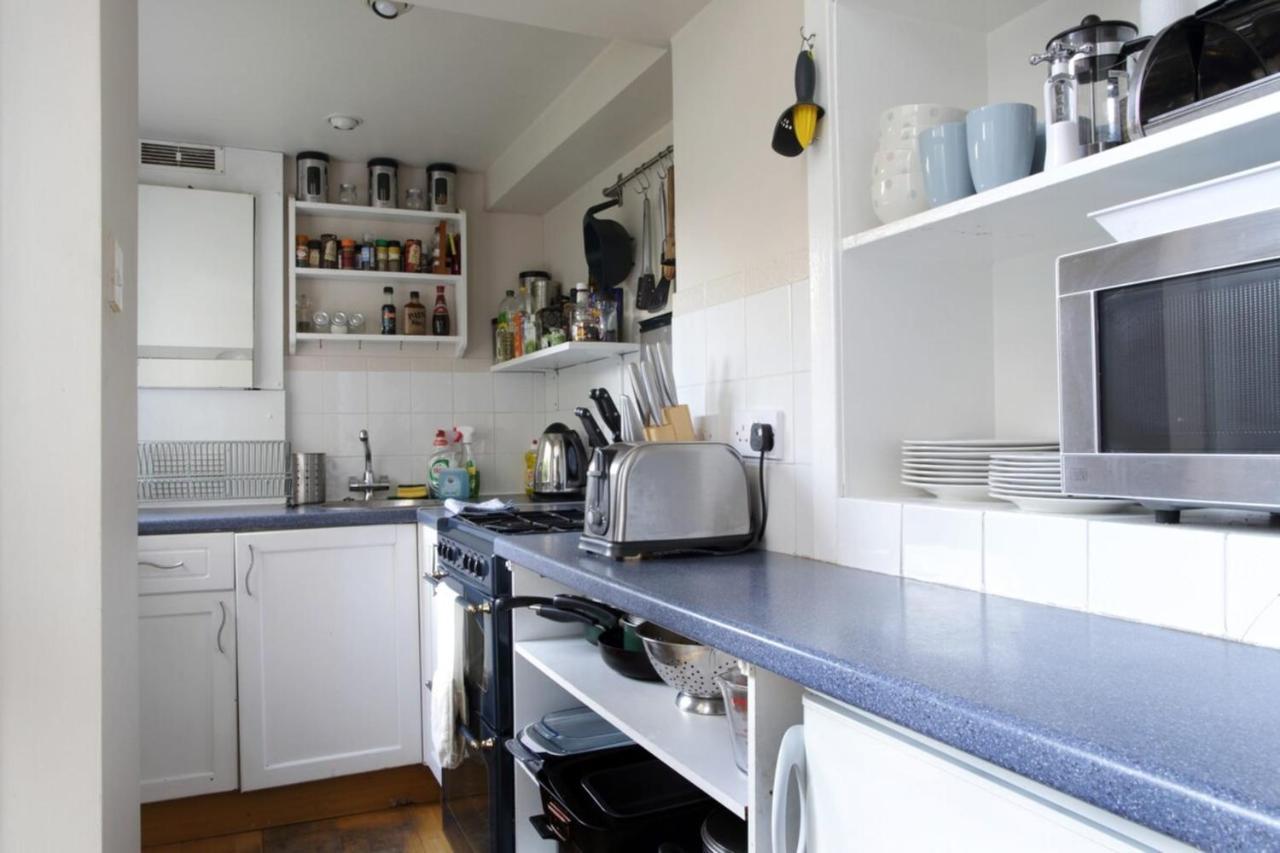 Central And Spacious 2 Bedroom Flat With Garden エディンバラ エクステリア 写真