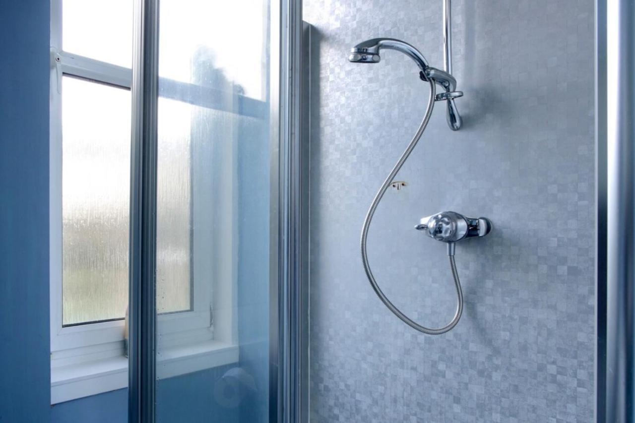Central And Spacious 2 Bedroom Flat With Garden エディンバラ エクステリア 写真