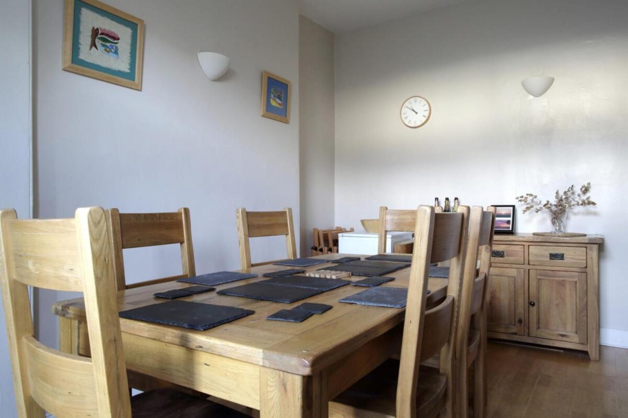 Central And Spacious 2 Bedroom Flat With Garden エディンバラ エクステリア 写真