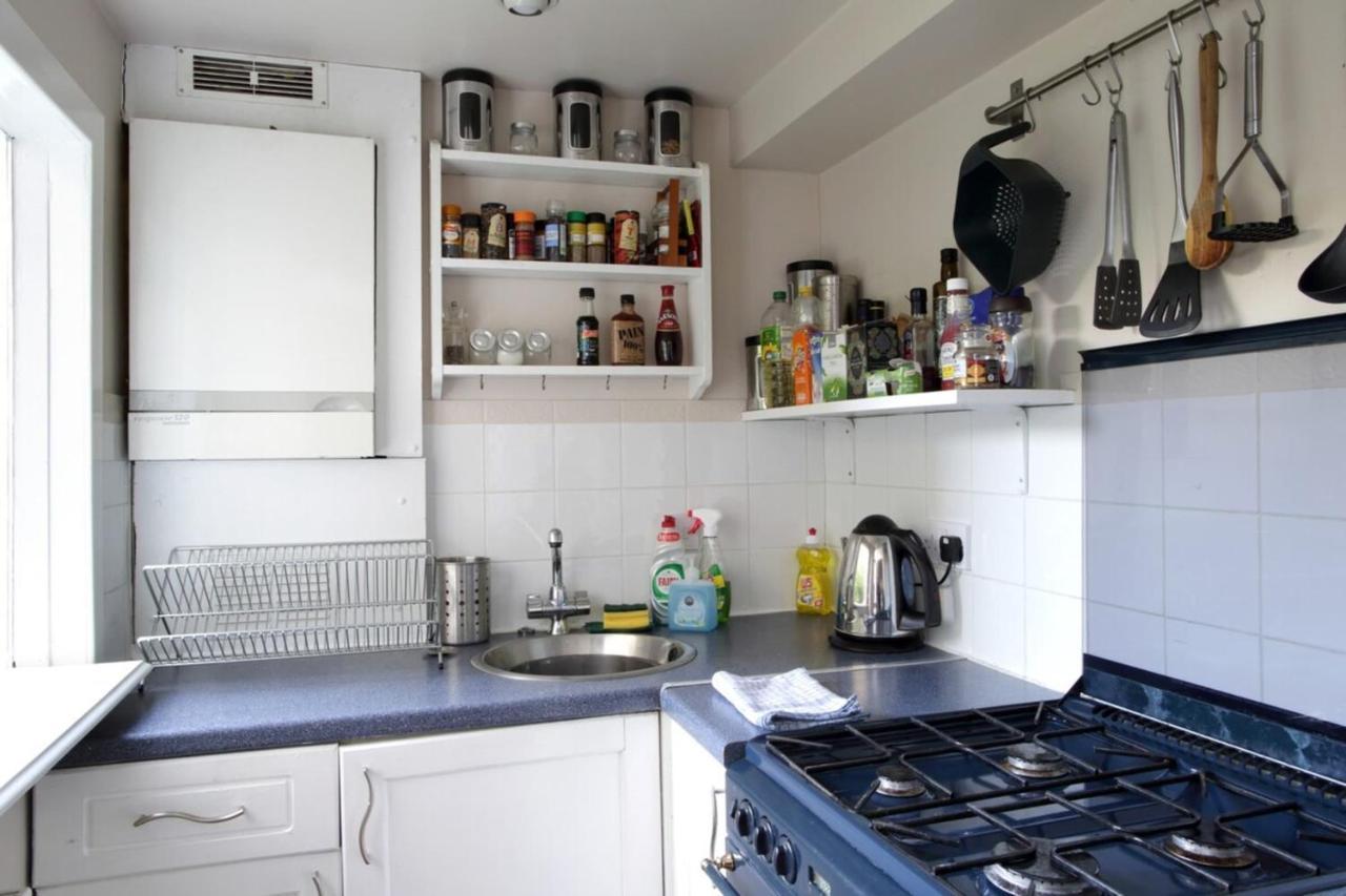 Central And Spacious 2 Bedroom Flat With Garden エディンバラ エクステリア 写真