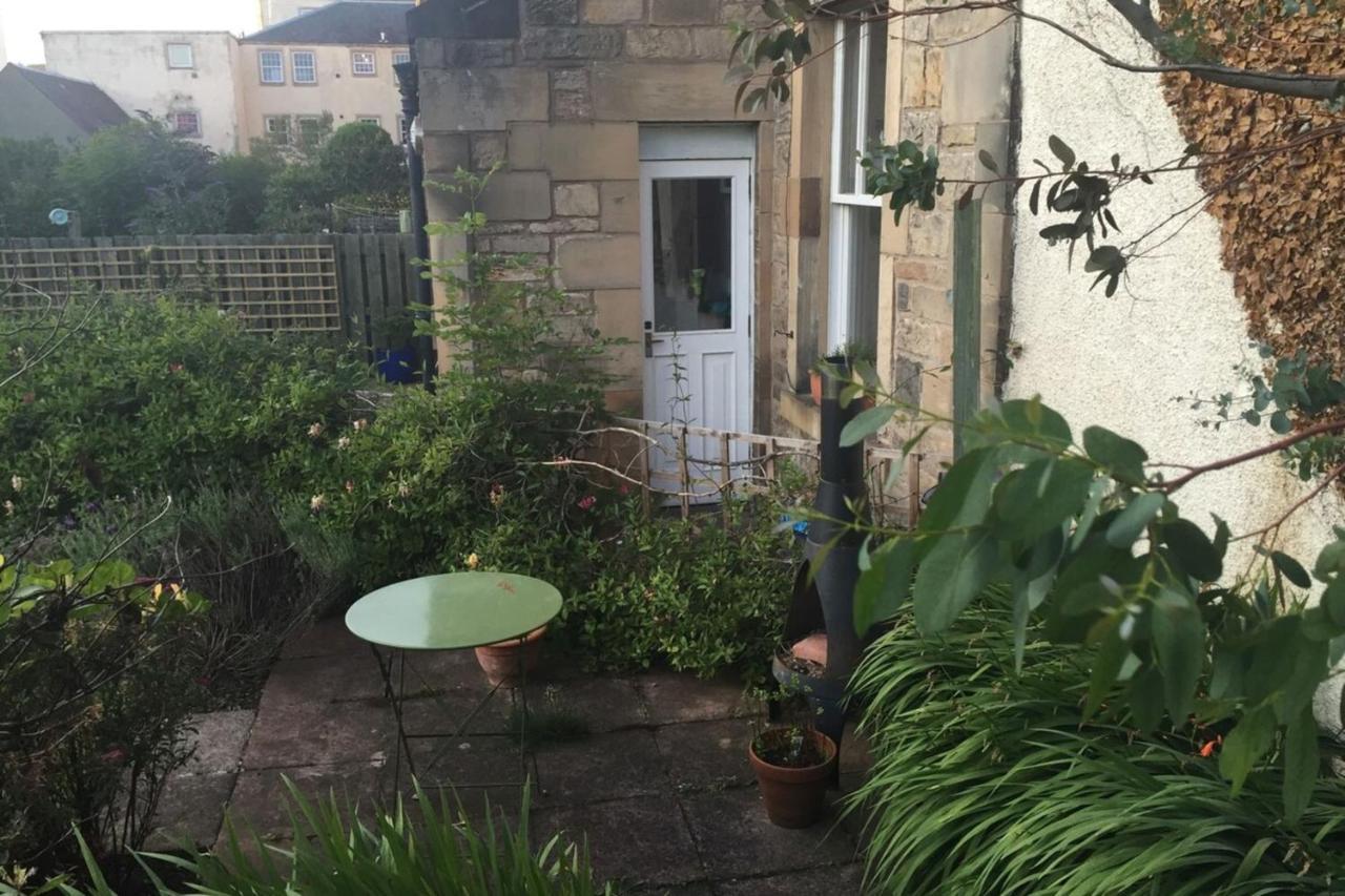 Central And Spacious 2 Bedroom Flat With Garden エディンバラ エクステリア 写真